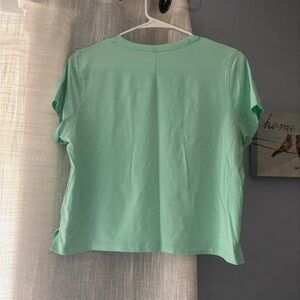 LOT 2x Lululmeon Cropped T-shirt’s